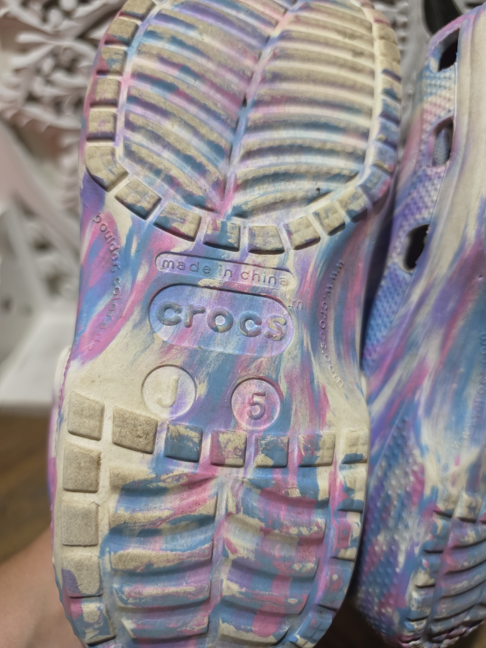 Crocs Classic Tie-Dye Clogs Kids Size 5 Pink Blue Purple Swirl - Picture 5 of 5